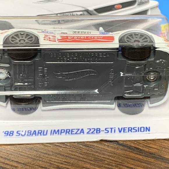 Hot Wheels 98 Subaru Impreza 22B-STi Version - Picture 6 of 7